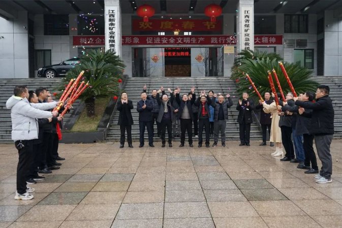 杨斌参加公司团拜会 到各单位看望慰问春节坚守岗位职工